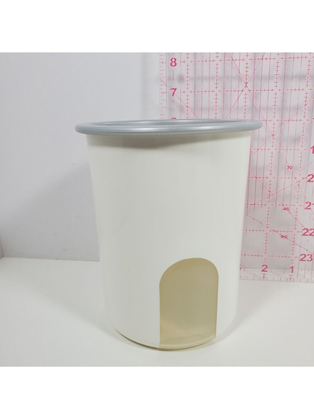 Tupperware White Canisters Gray One Touch Seals Missing Middle Lid - Picture 6 of 10